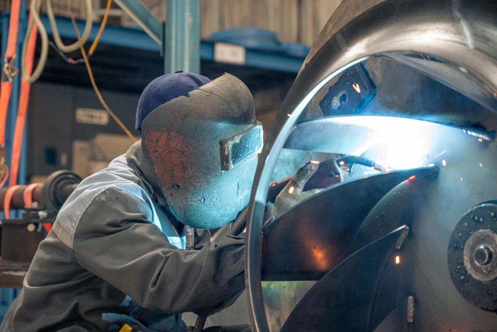 workers-are-welding-industrial-fan-LTD_6204-vimax